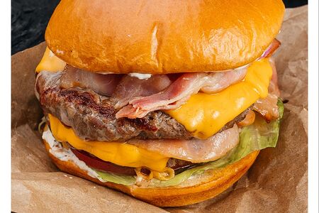 Фирменный бургер с двойной мраморной котлетой