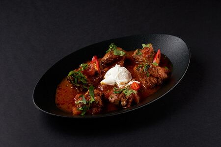 Чахохбили из курицы с яйцом пашот