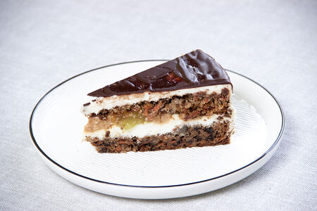 Марракеш торт (морковь-соленая карамель) кусок