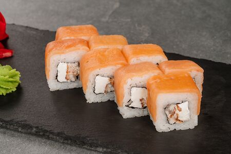 Ролл Филадельфия с лососем