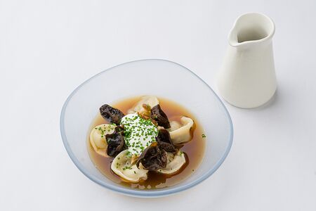 Грибной суп с говяжьими пельменями