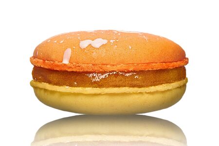 Манго-маракуйя с центром кокос-чиа (макарони, макаруны, макаронсы, macaron)