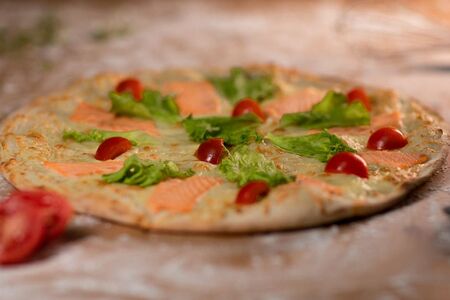 Пицца с лососем