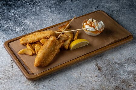 Фиш энд Чипс с соусом тартар