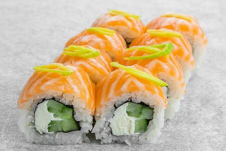 Ролл Филадельфия с лососем