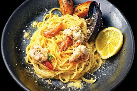 Паста с морепродуктами в сливочном соусе