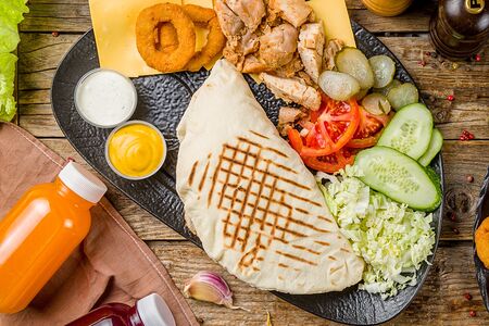 Шаурма Базовая, луковые кольца и напиток