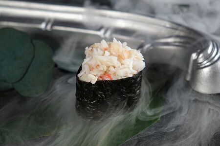 Спайси суши с крабом 