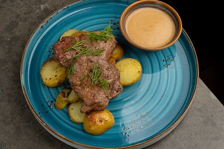 Медальоны из говядины