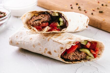 Люля-кебаб из говядины и свинины в лаваше