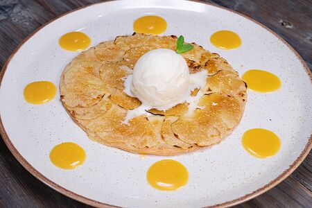 Яблочный пай с корицей