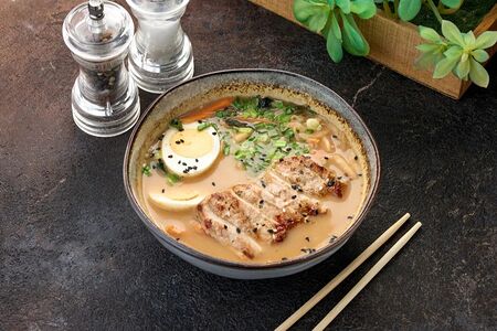 Сливочный рамен с цыпленком