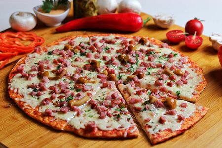 Пицца Колбасное ассорти