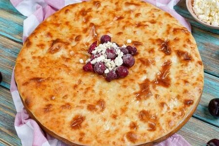 Осетинский пирог с творогом и вишней