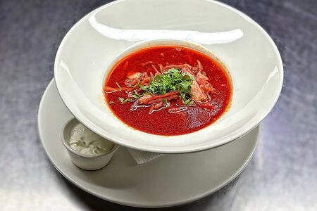 Борщ с копчёной курицей и сметаной