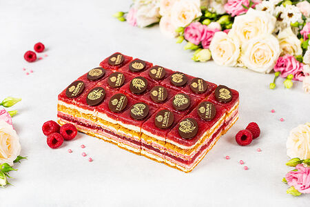 Малиновое пирожные-канапе