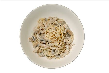 Спагетти Курица и грибы в сливочном