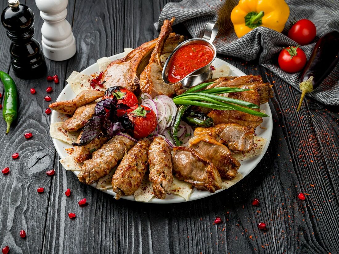 Стрит бургер иркутск. Тим шашлык бургер. Тим шашлык бургер. Шаурма шашлык. Тим шашлык бургер.