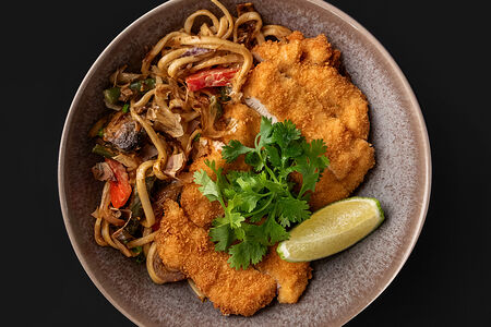 Яки удон с цыпленком кацу