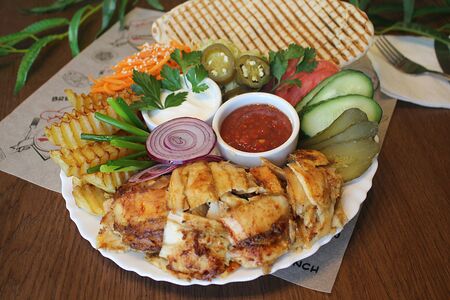 Шаверма на тарелке