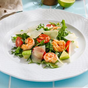 Рукола с креветками и авокадо