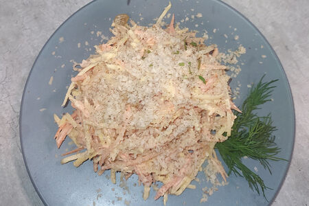 Салат морковный с изюмом