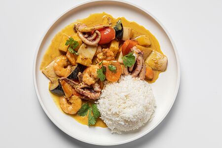 Карри с креветками и кальмаром