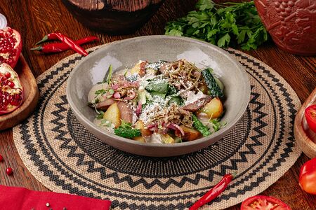 Салат с язычками ягненка