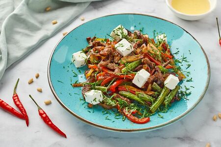 Салат Теплый индонезийский с говядиной