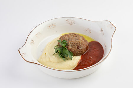 Котлета по-домашнему с пюре с горским соусом