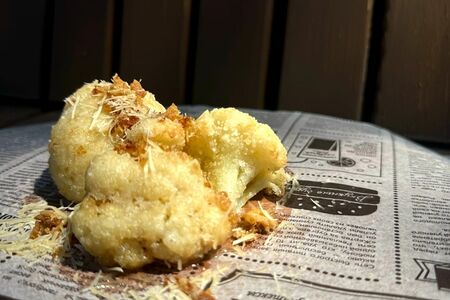 Цветная капуста с пармезаном и сырным соусом 