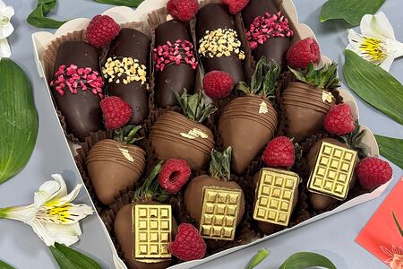 Клубника и банан в шоколаде