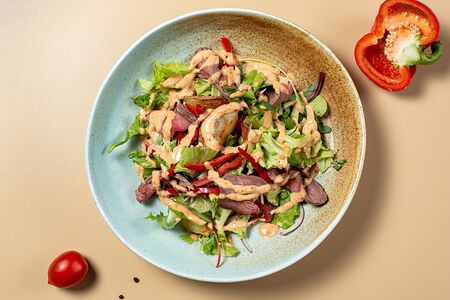 Салат с ростбифом