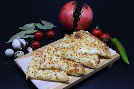 Хачапури по-мегрельски большое