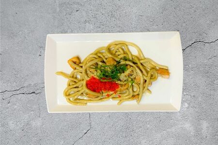 Вок сливочный с лососем