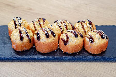 Роллы запечённые с крабом