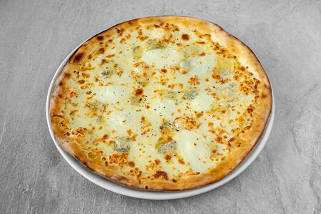 Пицца четыре сыра