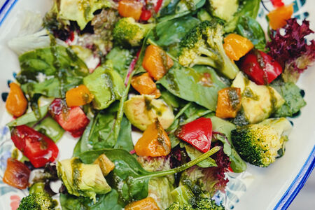 Салат с тыквой, авокадо и брокколи
