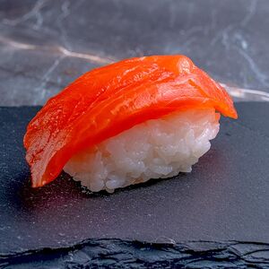 Нигири с слабосоленым Лососем