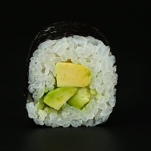 Ролл с авокадо 