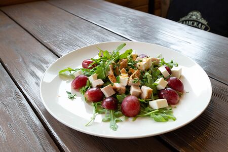 С руколой и винoградом