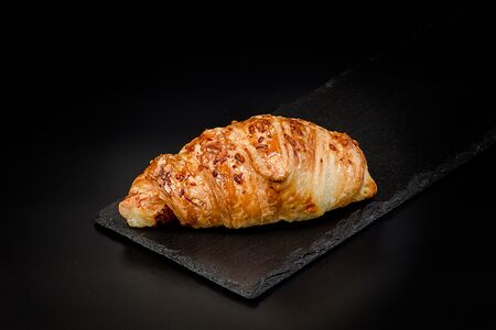 Круассан с ветчиной и сыром