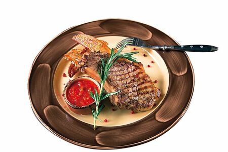 Свинина на косточке с картофелем айдахо