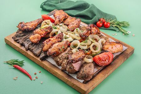Мясное ассорти с овощами гриль на компанию