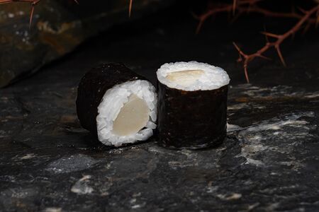 Маки с гребешком