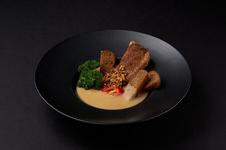 Фасолевый суп-пюре со свиными ребрышками