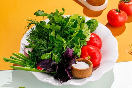 Сезонные овощи и зелень 