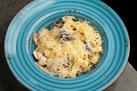 Паста Феттуччине с курицей и грибами