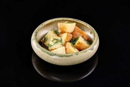 Отварной молодой картофель