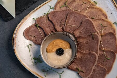 Язык с хреном